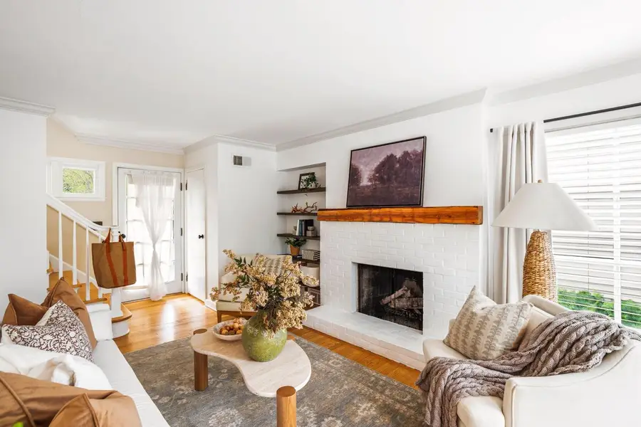 6221 N Lake DRIVE, Whitefish Bay, WI 53217 - #2