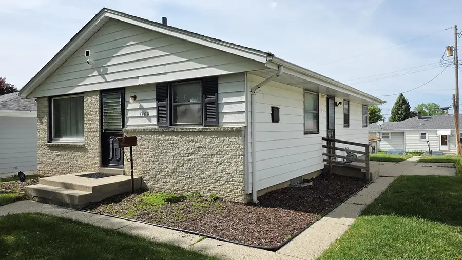 7408 W Carmen AVENUE, Milwaukee, WI 53218 - #3