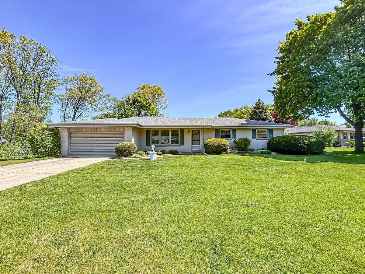 3150 S Ventura DRIVE, New Berlin, WI 53151 - #1