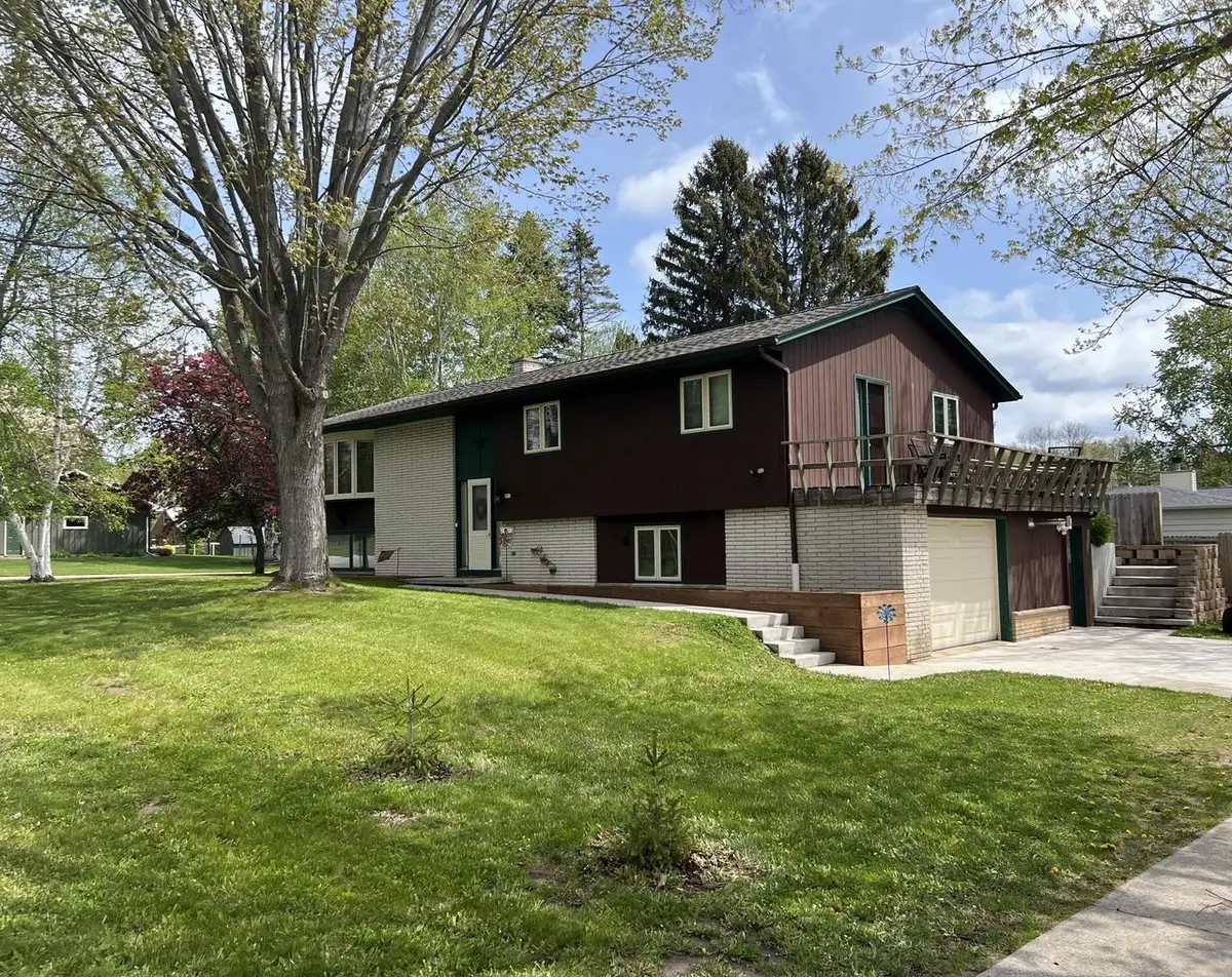 851 Linden STREET, Cleveland, WI 53015 - #1