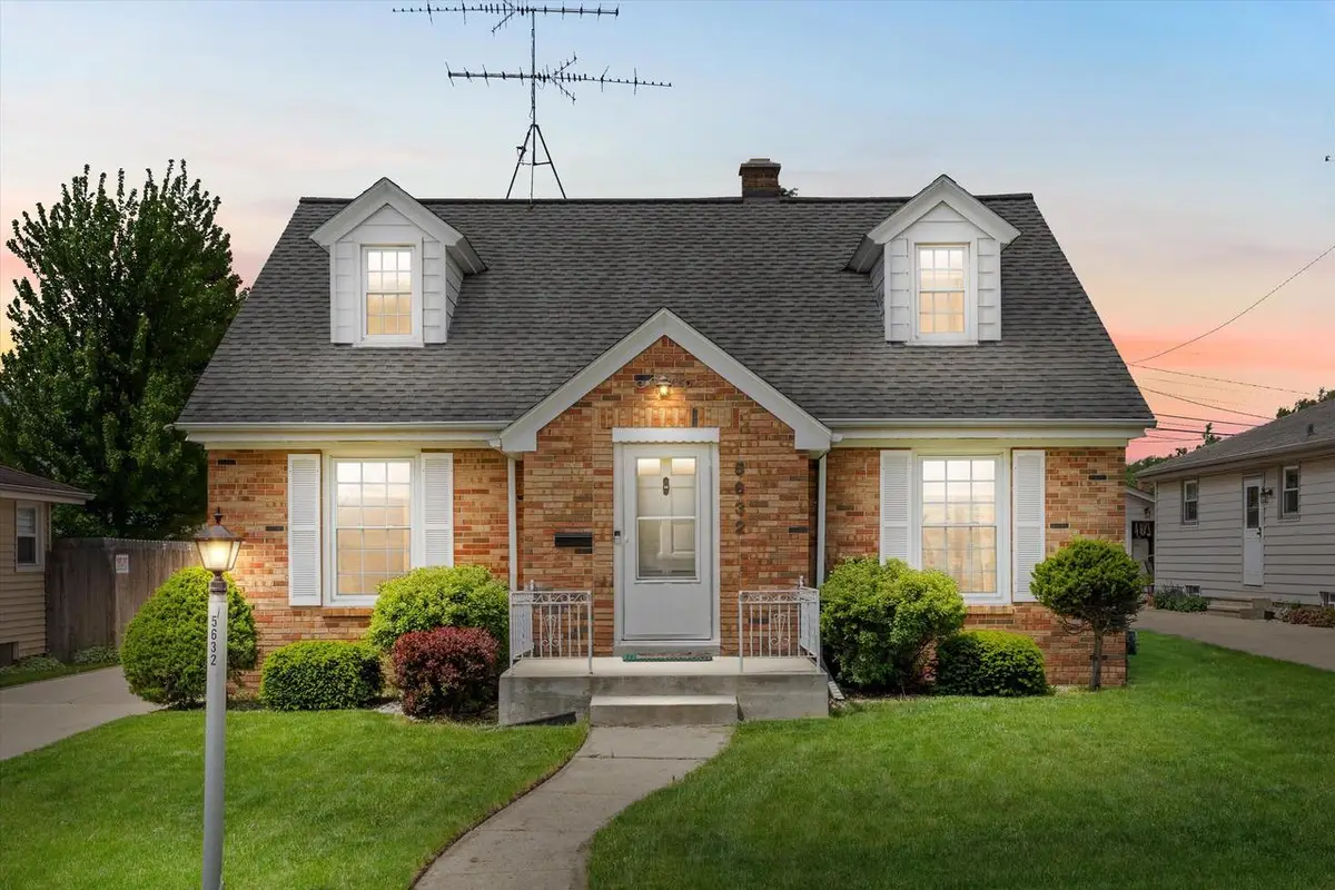 5632 Pershing BOULEVARD, Kenosha, WI 53144 - #1