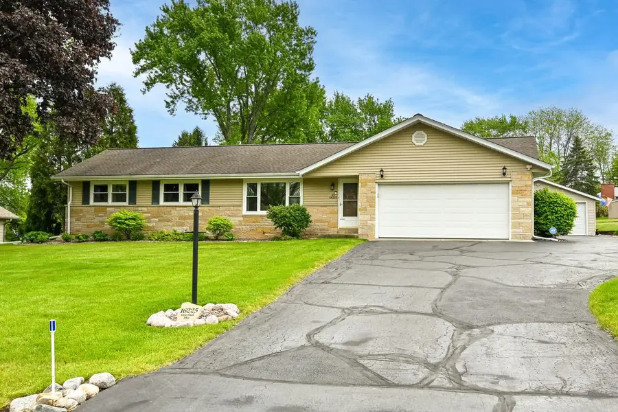 N51W16225 Fair Oak PARKWAY, Menomonee Falls, WI 53051 - #2