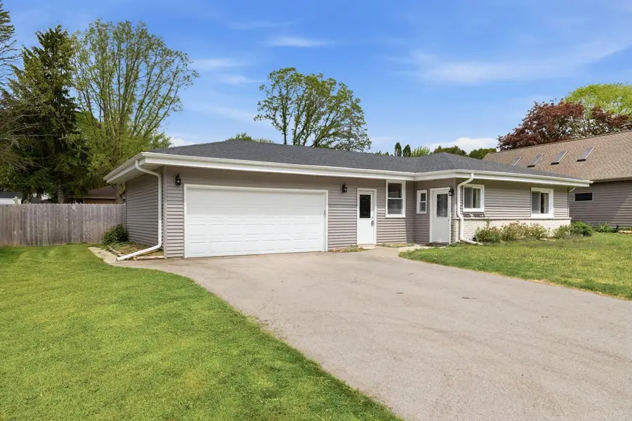W60N873 Sheboygan ROAD, Cedarburg, WI 53012 - #2