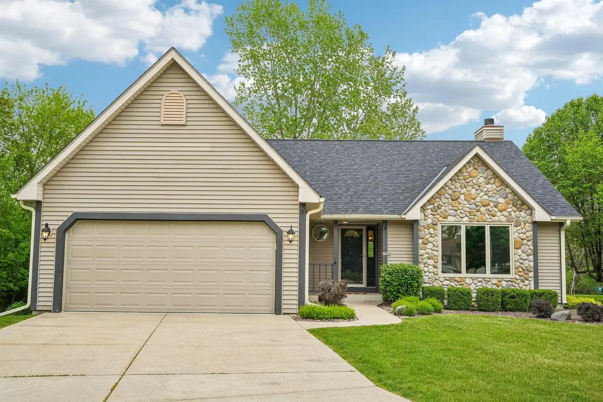 2423 Judith LANE, Waukesha, WI 53188 - #1