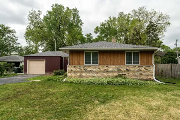 1711 W Mill ROAD, Glendale, WI 53209