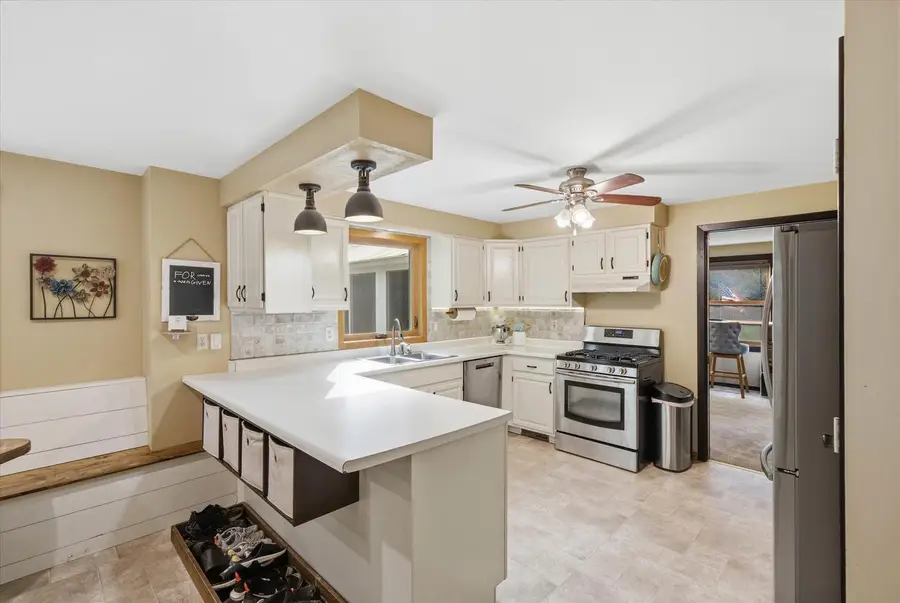 W1479 Meadow View COURT, Oostburg, WI 53070 - #2