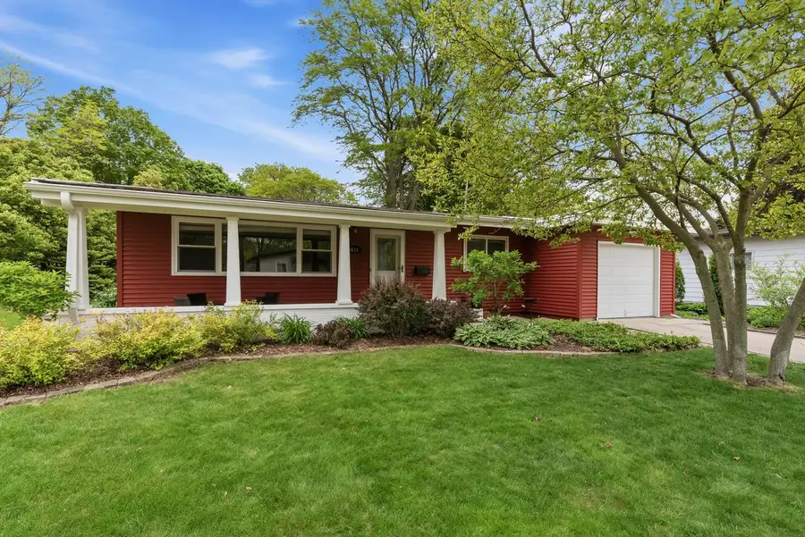 5633 Bentwood LANE, Greendale, WI 53129 - #2