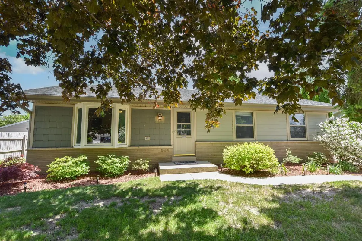 204 Judge DRIVE, Saukville, WI 53080 - #1