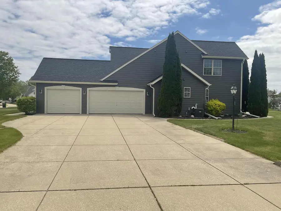 8791 S Clover CIRCLE, Oak Creek, WI 53154 - #3