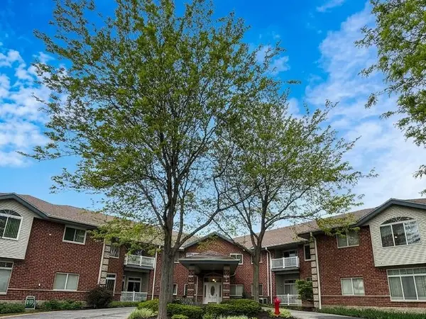 18125 W Wisconsin AVENUE #201, Brookfield, WI 53045