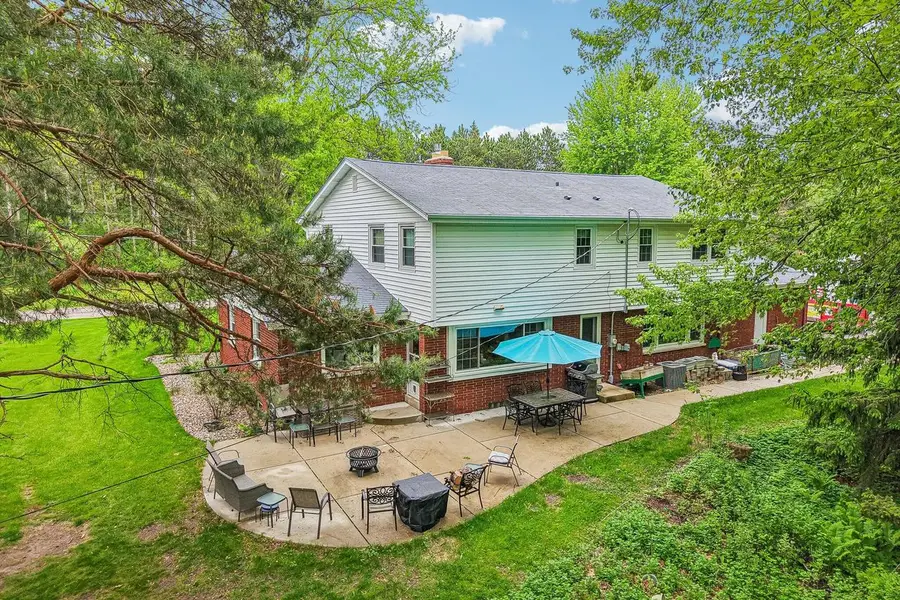W326N6575 Sylvian DRIVE, Hartland, WI 53029 - #2