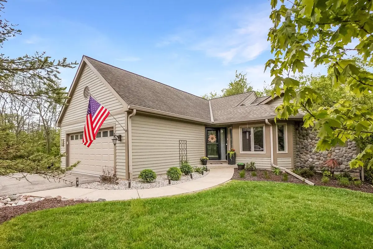 533 White Oak TRAIL, Hartland, WI 53029 - #1