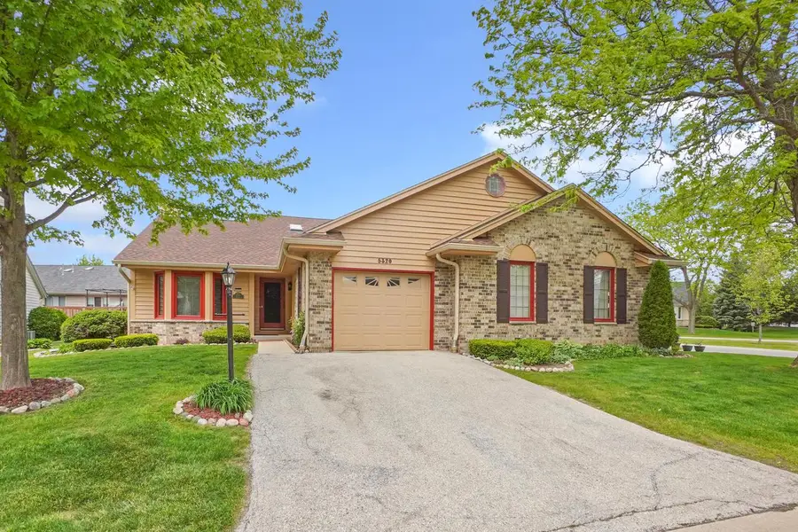 5320 S Cambridge LANE, Greenfield, WI 53221 - #3