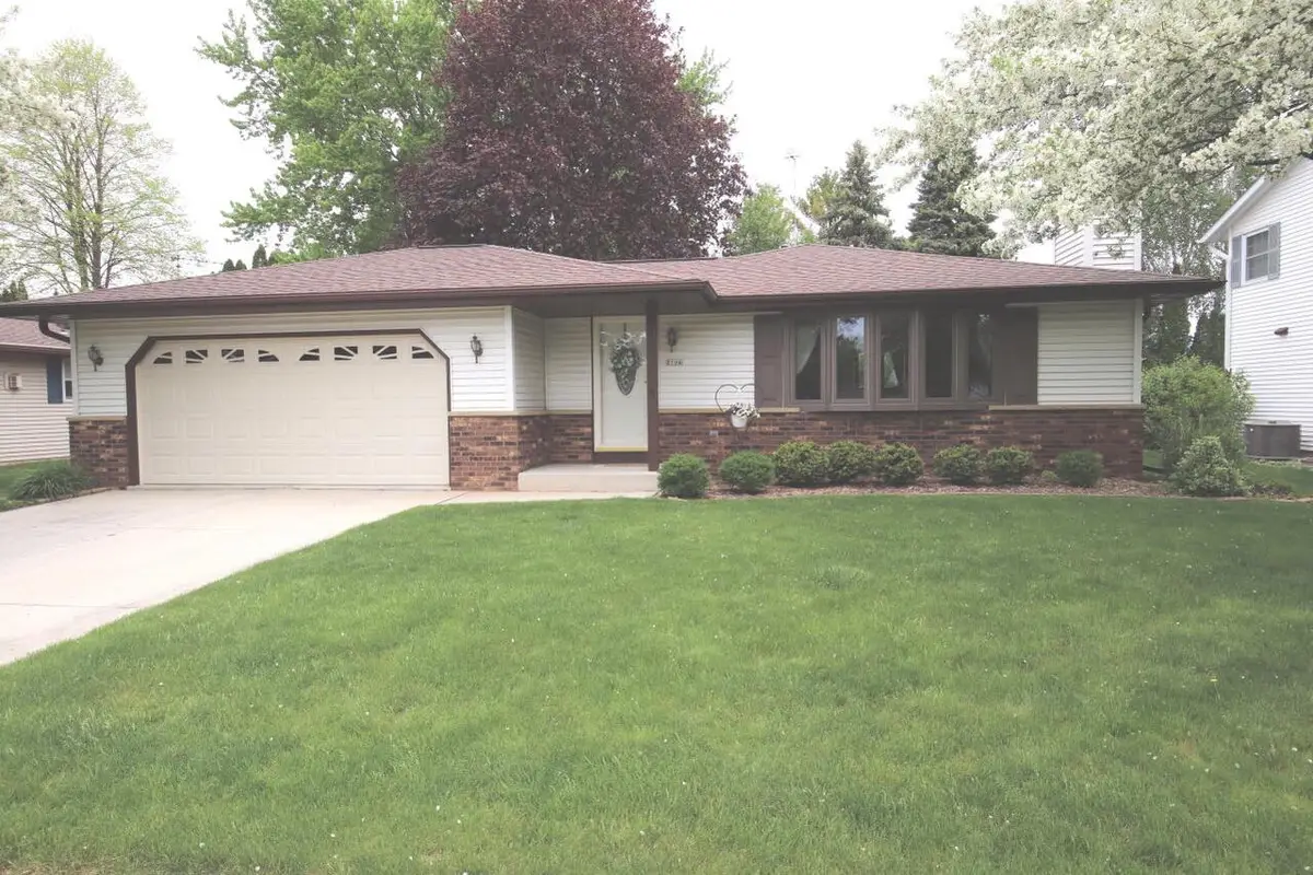 2104 Camelot BOULEVARD, Sheboygan, WI 53081 - #1