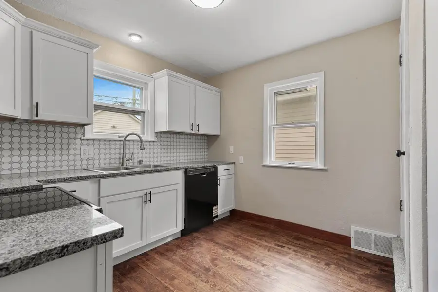 547 S Oak Park COURT, Milwaukee, WI 53214 - #2