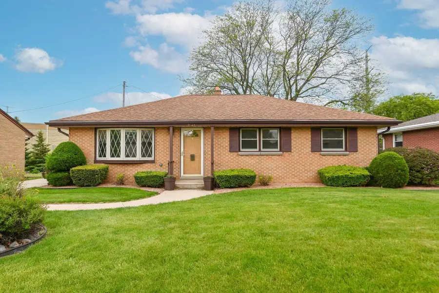 1631 W Bottsford AVENUE, Milwaukee, WI 53221 - #2