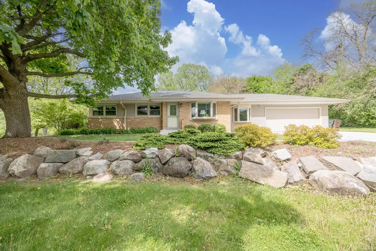 1401 S Westbrooke PARKWAY, New Berlin, WI 53146 - #1
