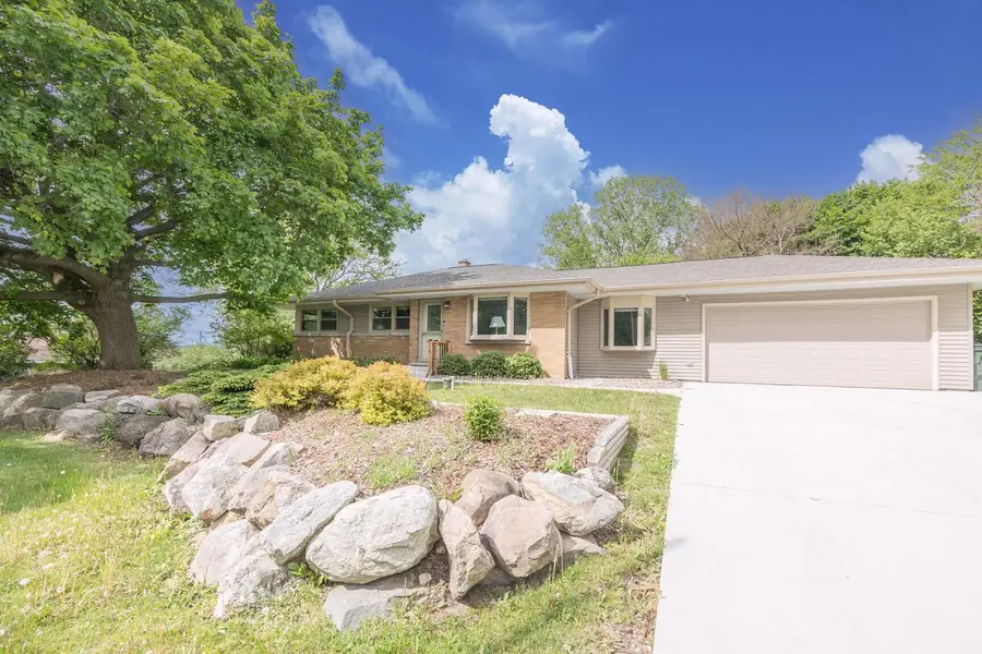 1401 S Westbrooke PARKWAY, New Berlin, WI 53146 - #3