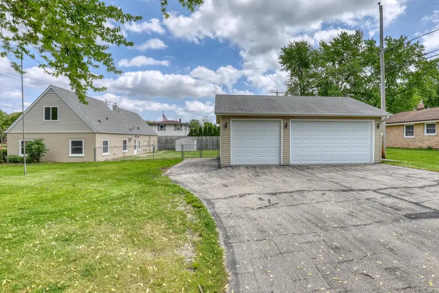4325 W Grange AVENUE, Greenfield, WI 53220 - #2