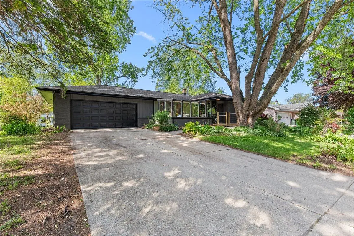 234 Green Valley PLACE, West Bend, WI 53095 - #1