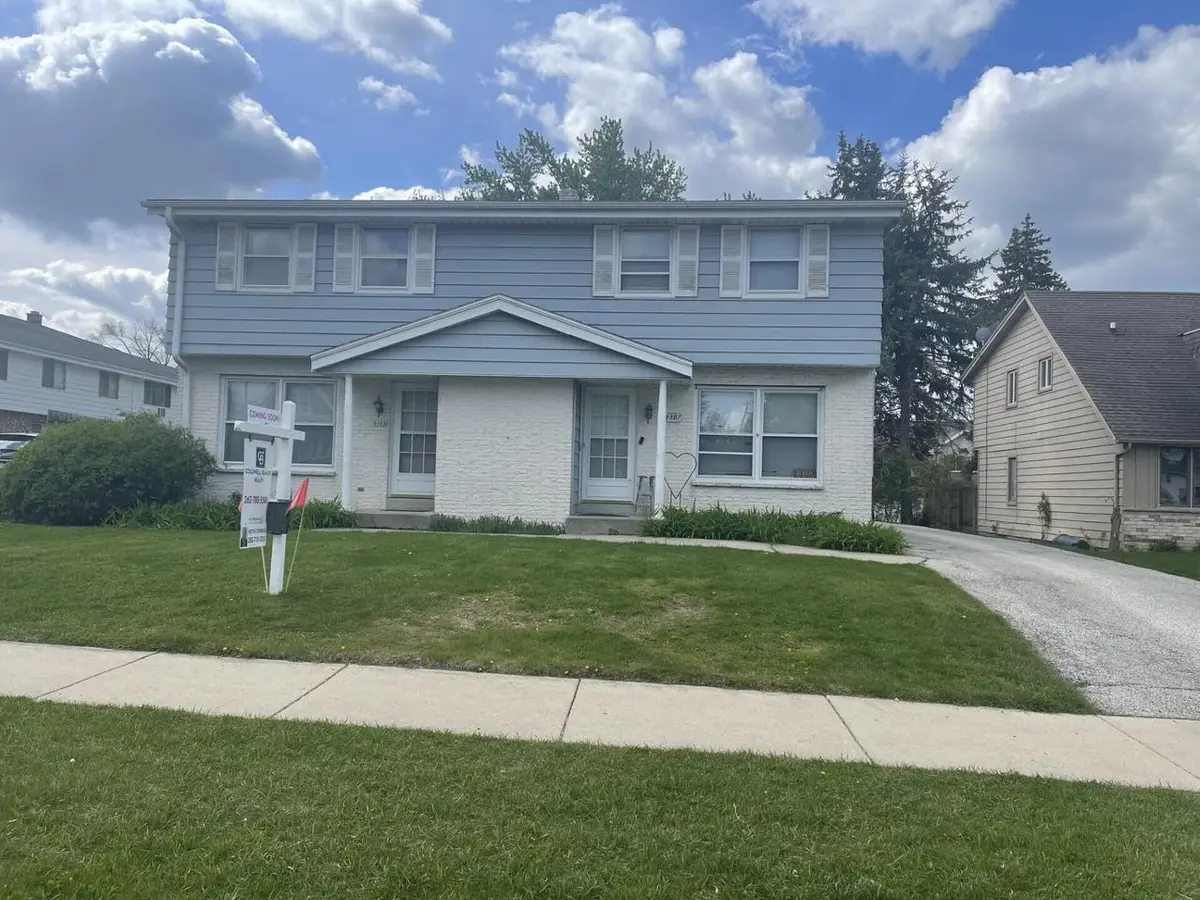 9105 W Howard AVENUE, Greenfield, WI 53228 - #1