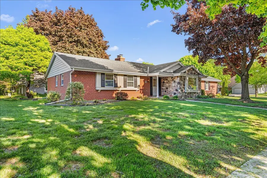 W71N980 Harrison AVENUE, Cedarburg, WI 53012 - #2