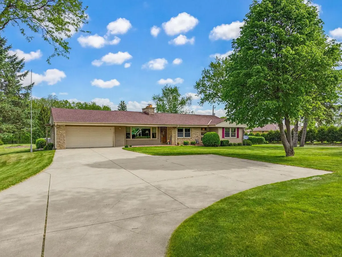 17000 W Observatory ROAD, New Berlin, WI 53151 - #1