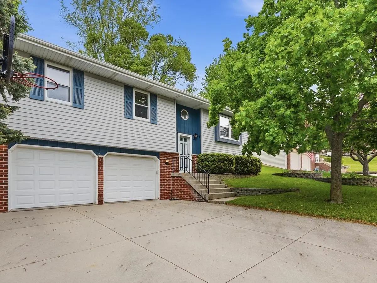 1600 Larkspur LANE, West Bend, WI 53090 - #1