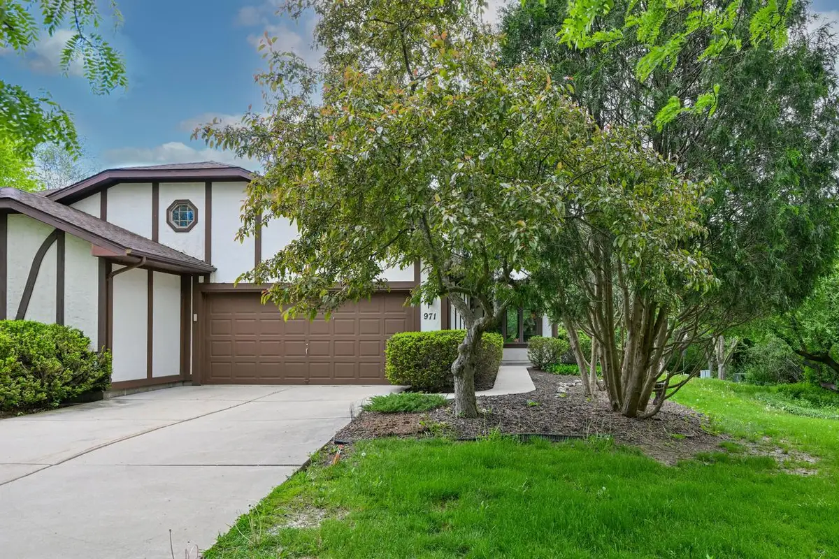 971 S Imperial DRIVE, Hartland, WI 53029 - #1