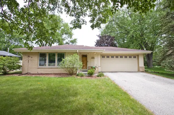 1705 Chapman DRIVE, Waukesha, WI 53189