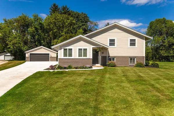N20W28282 Oakton ROAD, Pewaukee, WI 53072