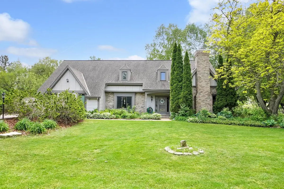 906 Scenic Heights DRIVE, Delafield, WI 53018 - #1