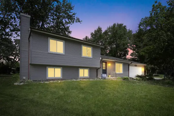 W233N6477 Kneiske DRIVE, Sussex, WI 53089