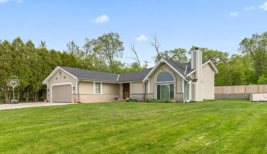 9201 W County Line ROAD, Milwaukee, WI 53224 - #2