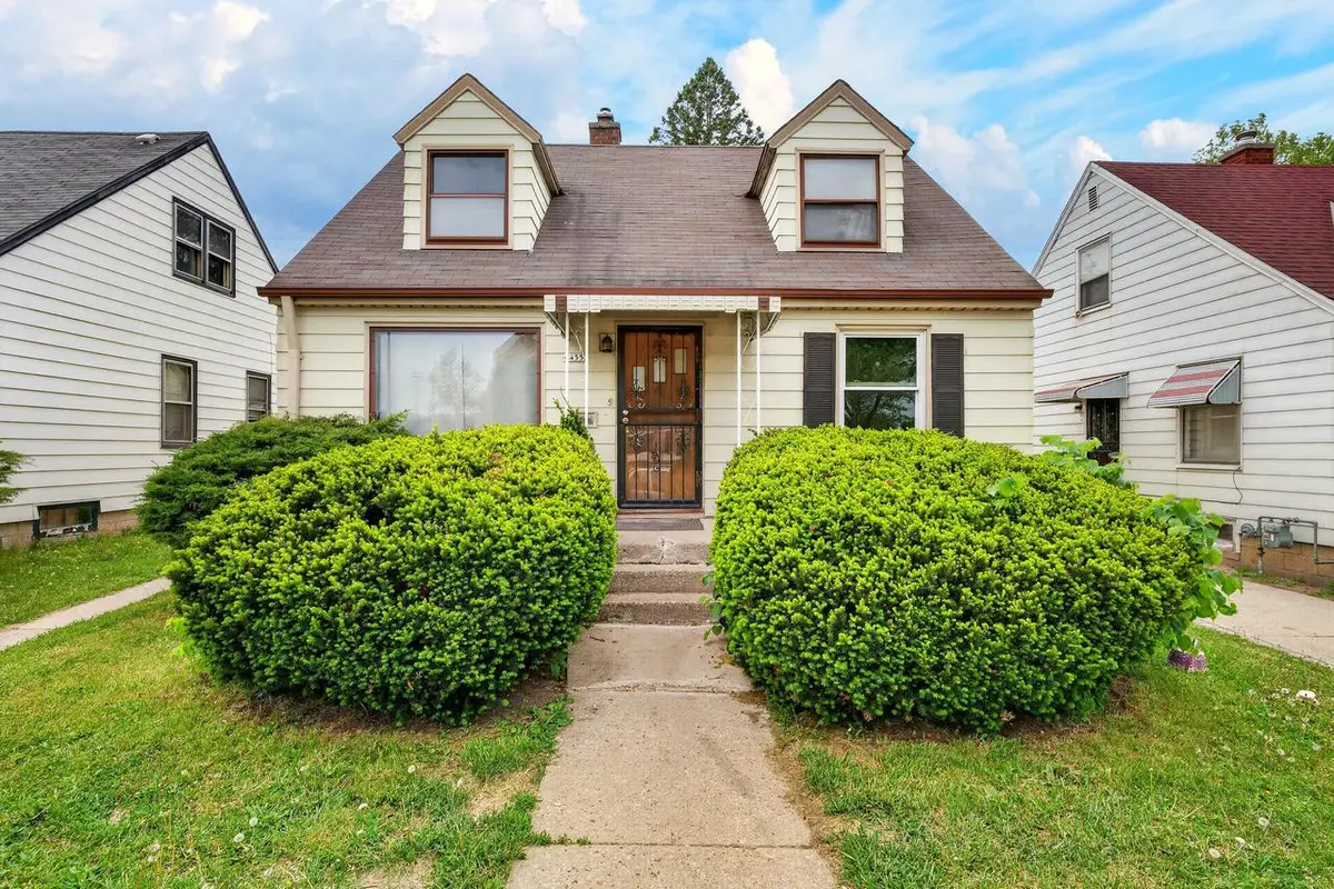 4455 N Teutonia AVENUE, Milwaukee, WI 53209 - #1