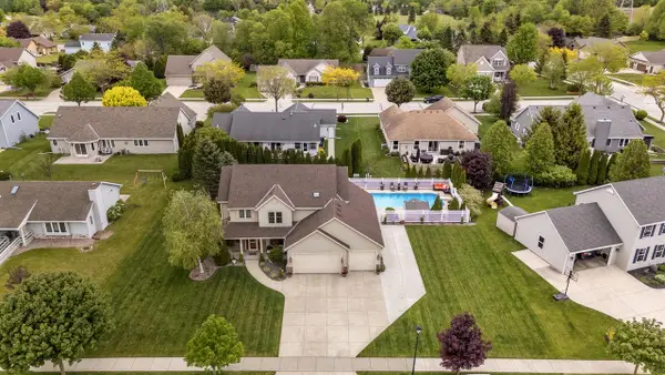 348 S Maple LANE, Saukville, WI 53080