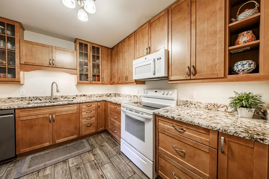 15035 Pomona ROAD, Brookfield, WI 53005 - #2