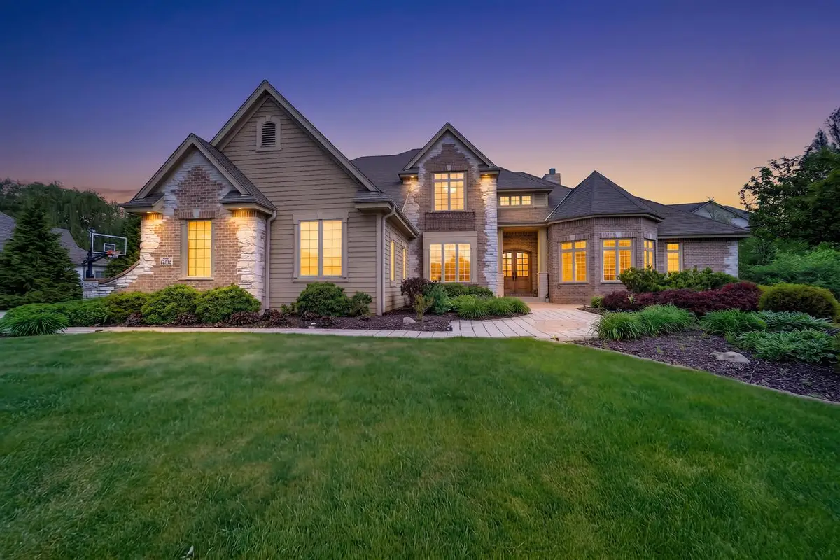 N52W21378 Golfview DRIVE, Menomonee Falls, WI 53051 - #1