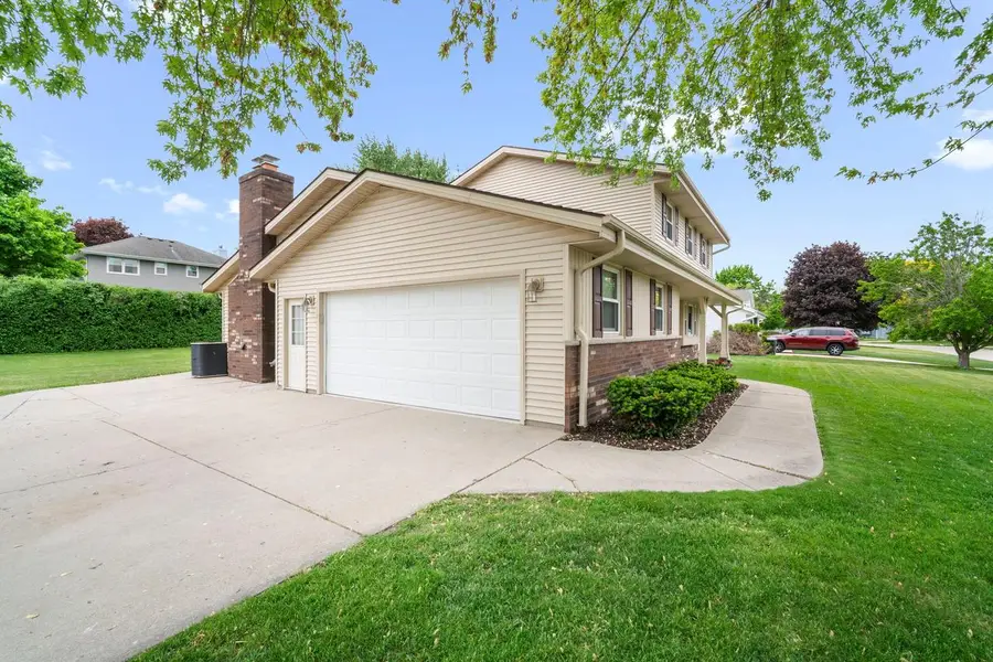 15025 W Vera Cruz DRIVE, New Berlin, WI 53151 - #3