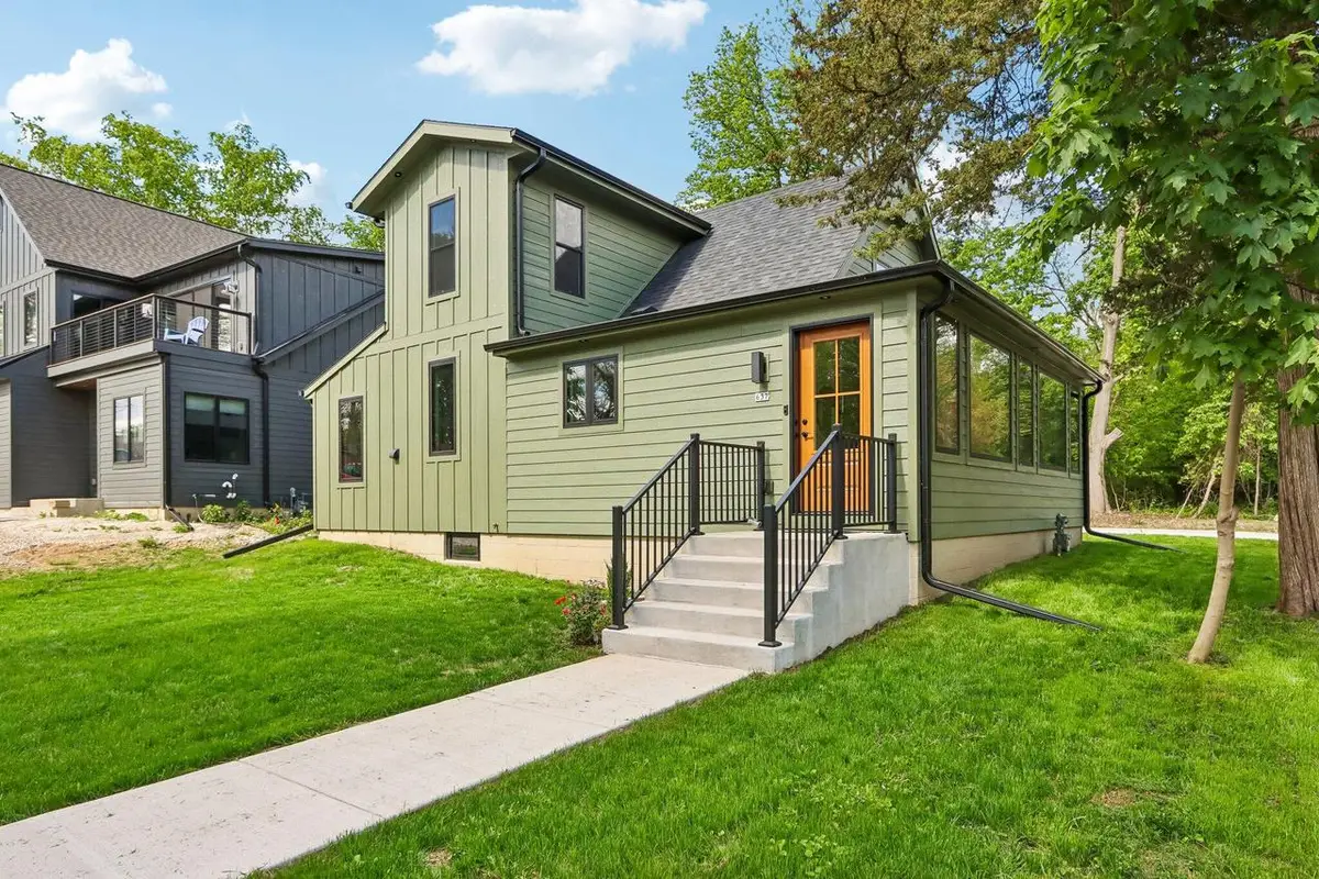 637 1st STREET, Delafield, WI 53018 - #1