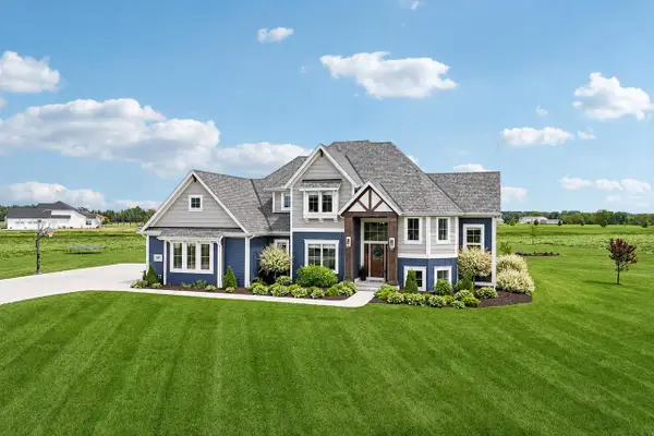 560 Cedar LANE, Summit, WI 53066