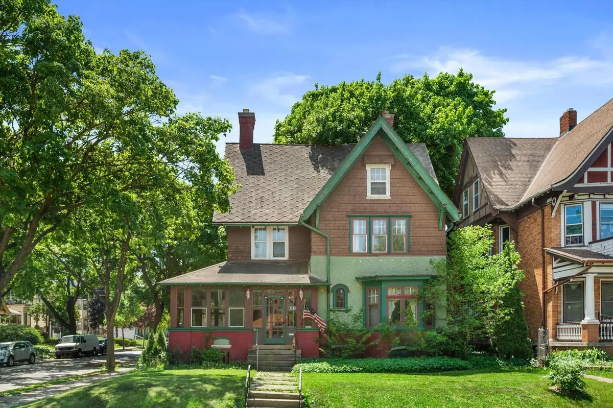 2903 W McKinley BOULEVARD, Milwaukee, WI 53208 - #1