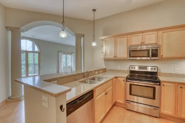 N51W34861 Wisconsin AVENUE #2110, Okauchee, WI 53069