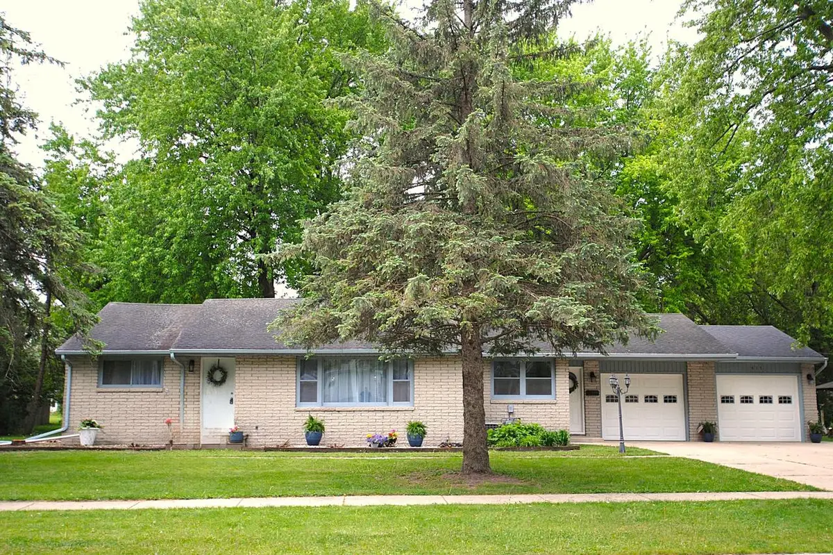 417 W Geneva STREET, Elkhorn, WI 53121 - #1