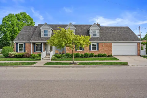 8905 W Meinecke AVENUE, Wauwatosa, WI 53226