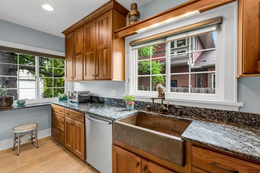 5912 N Berkeley BOULEVARD, Whitefish Bay, WI 53217 - #2