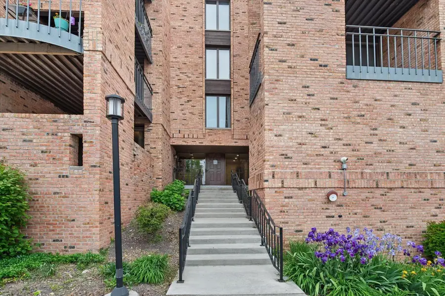 1906 E Shorewood BOULEVARD #259, Shorewood, WI 53211 - #2