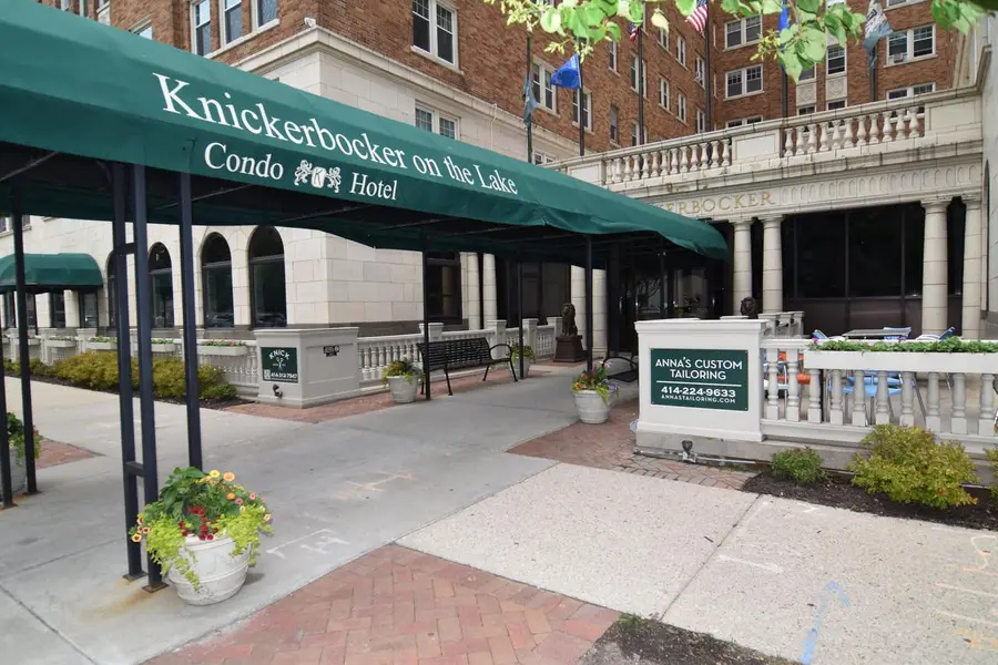1028 E Juneau AVENUE #312, Milwaukee, WI 53202 - #2