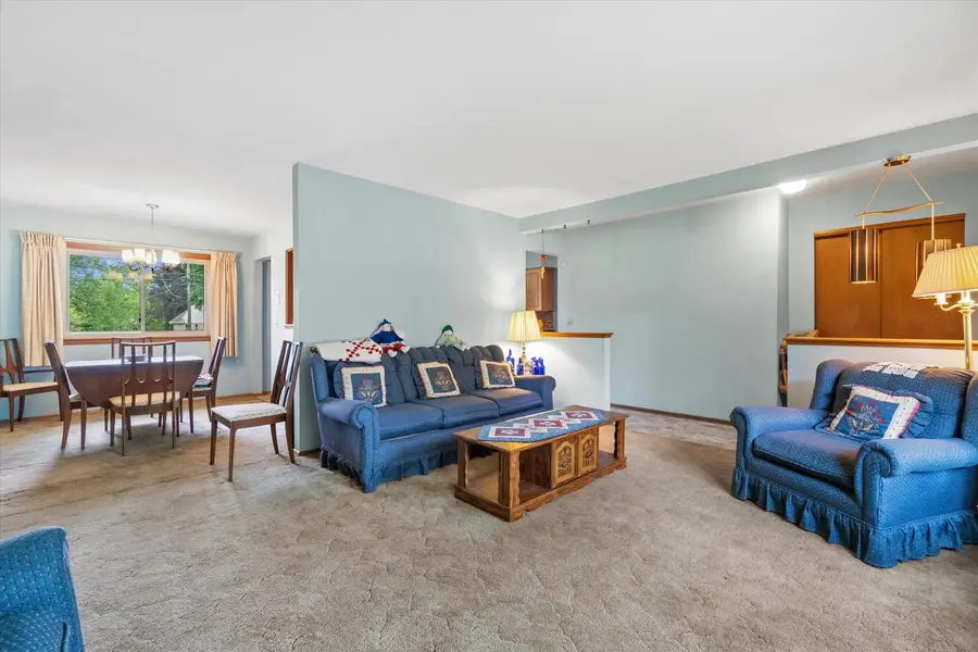 3210 S Ventura DRIVE, New Berlin, WI 53151 - #2