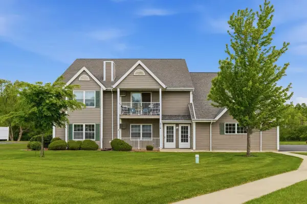 214 Minz Park CIRCLE #2, West Bend, WI 53095